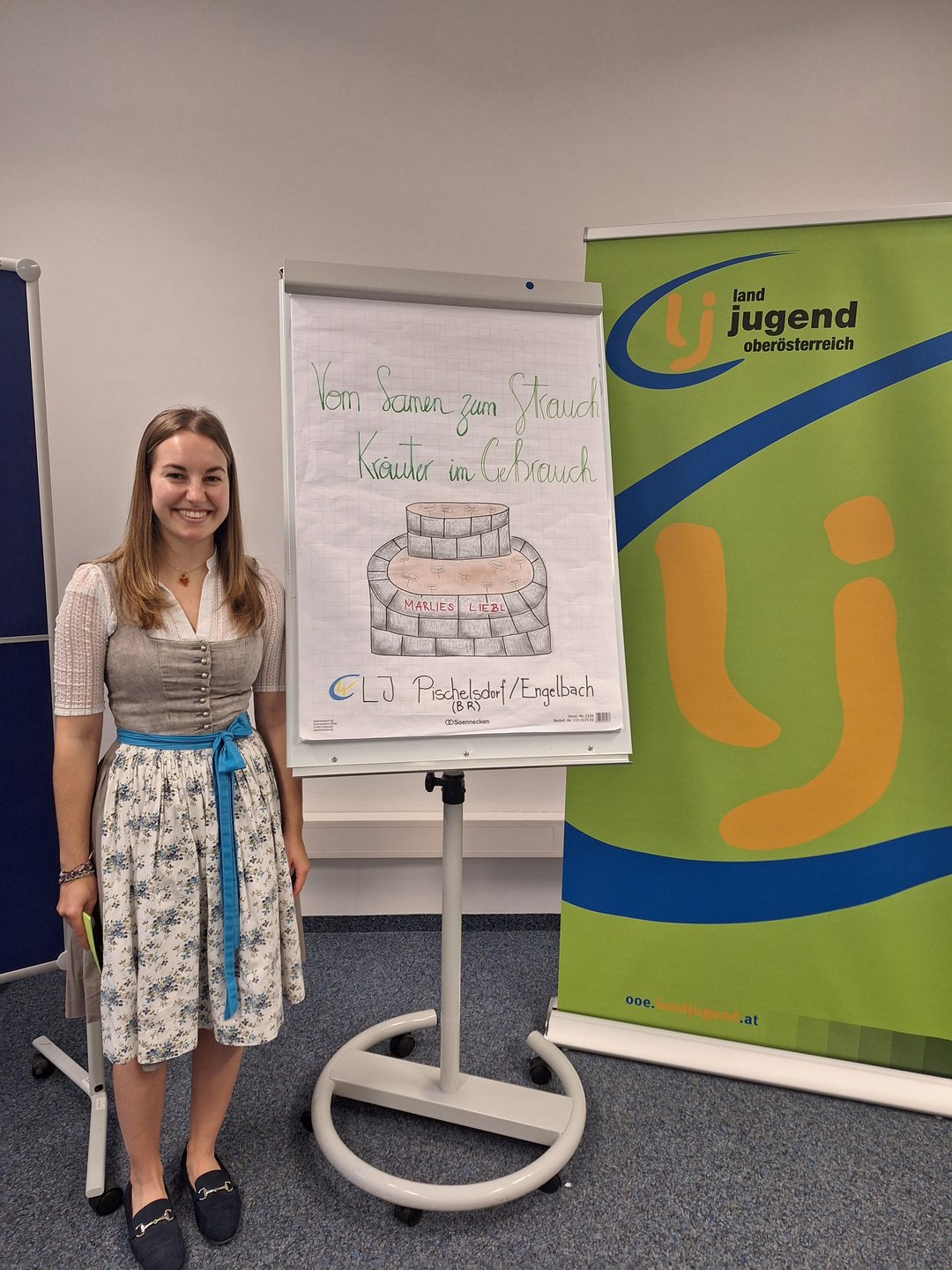 Marlies Liebl mit Flipchart "Vom Samen zum Strauch" bei der Landjugend Oberösterreich.
